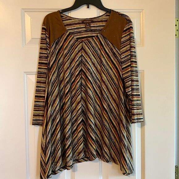 Multiples extra large brown top with Suede like Detail at the top and sequence - Picture 1 of 5
